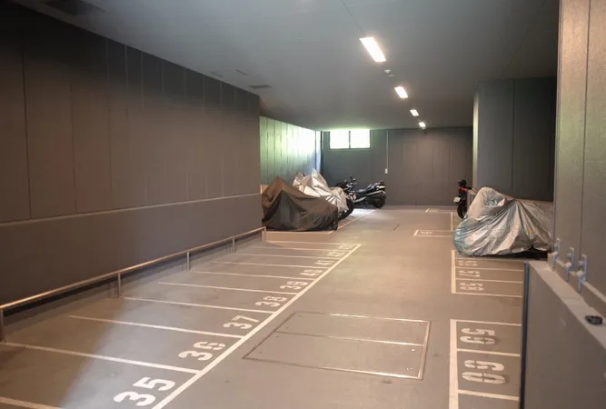 敷地内にバイク置き場がございます。