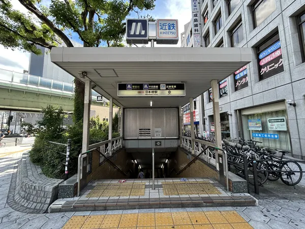 徒歩6分。