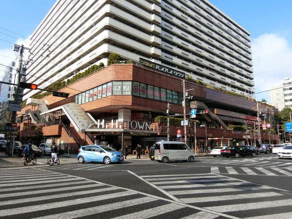 徒歩8分。