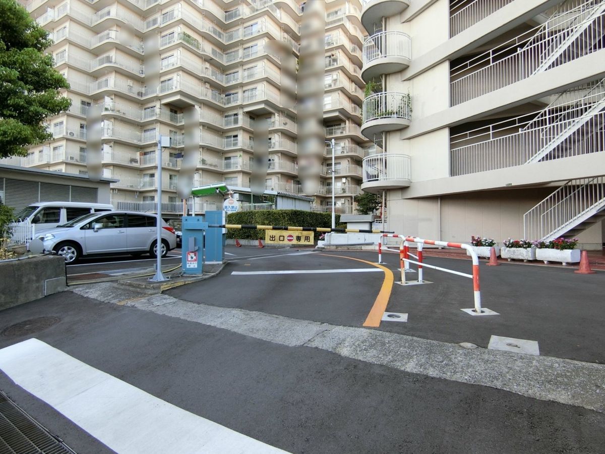 エバーグリーン淀川 2号棟 駐車場 駐車場