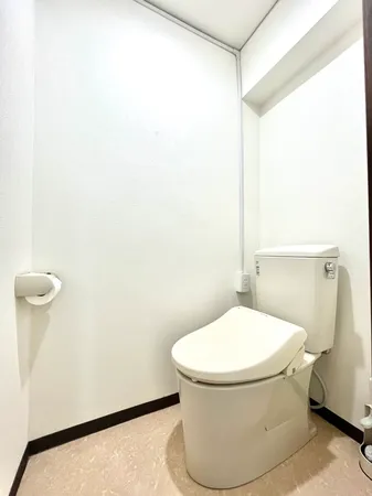 トイレ　※賃借人入居前の室内写真です