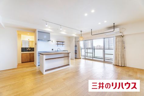 ロイヤルアーク花水都OSAKA リビング