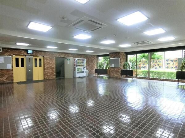 ファミールハイツ北大阪 1号棟 エントランス
