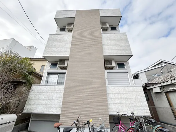 土地面積１７２．０９平米、建物延床面積１８５．６０平米。