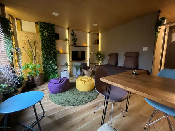 リラクゼーション室内（賃貸中のため現況と異なる可能性がございます）