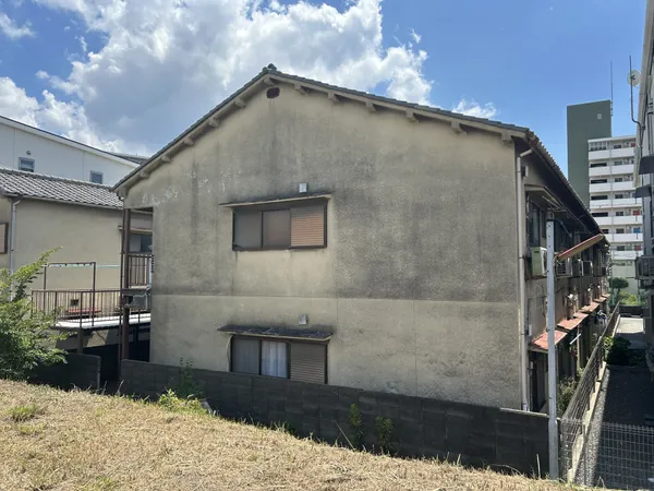 北側の川沿い土手から撮影しております。