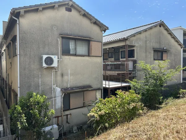 北側の川沿い土手から撮影しております。