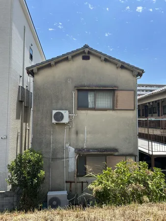 北側の川沿い土手から撮影しております。