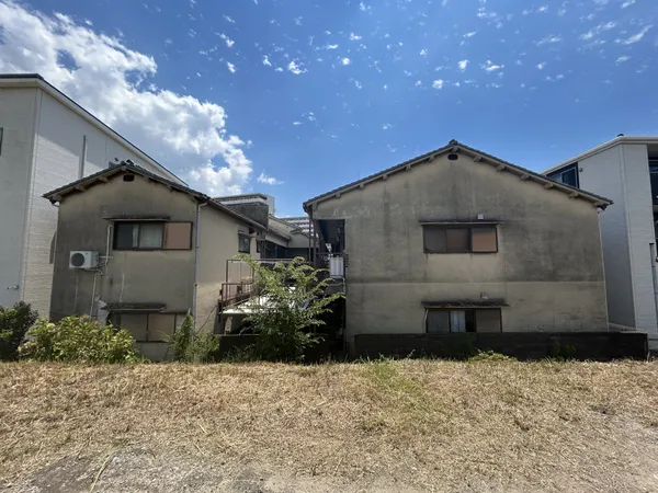 北側の川沿い土手から撮影しております。