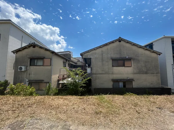 北側の川沿い土手から撮影しております。