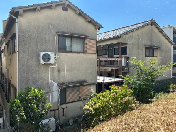 北側の川沿い土手から撮影しております。