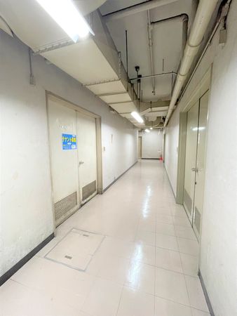 大阪駅前第1ビル 倉庫 玄関 大阪駅前第1ビル 倉庫 玄関