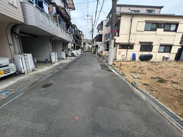 大東市御供田1丁目 前面道路含む外観
