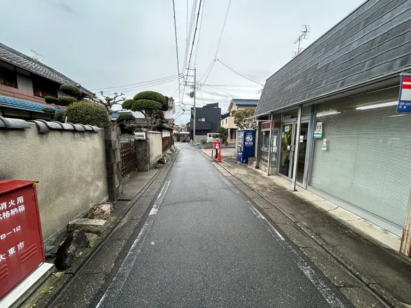 前面道路（物件北側道路を西方向に撮影）