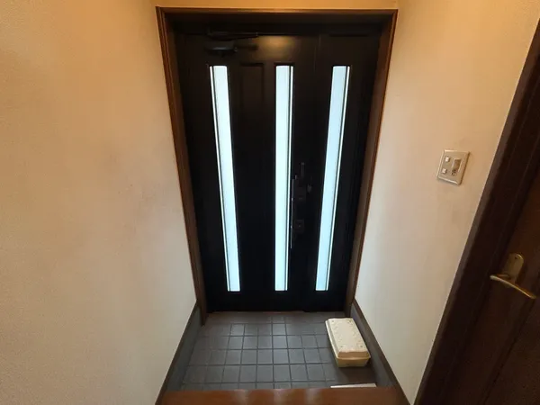 玄関です。※写真中の家具・家電は売買価格に含まれません。