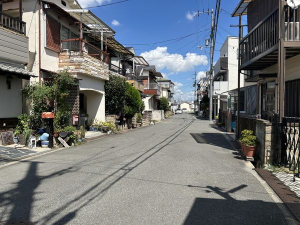 前面道路含む外観