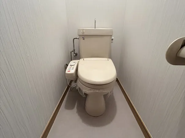 2階にあるトイレです。トイレは、3階建ての戸建住宅に2か所設置されています。