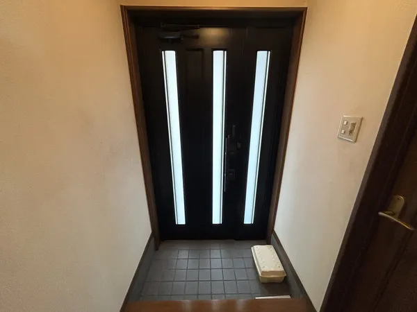 玄関です。※写真中の家具・家電は売買価格に含まれません。