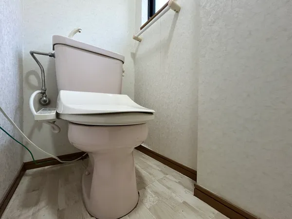 【トイレ】1階部分にあるトイレです。