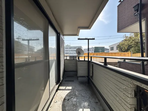 【バルコニー】2階のバルコニーです。LDKからの出入りが可能になっています。