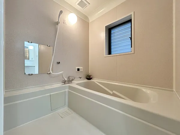 【浴室】※写真中の家具・家電は売買価格に含まれません。