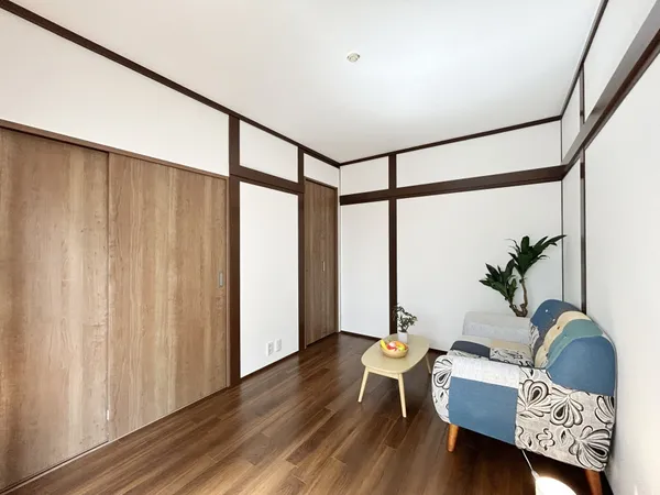 【洋室（約5.0帖）】2階にある約5.0帖の洋室です。※写真中の家具・家電は売買価格に含まれません。