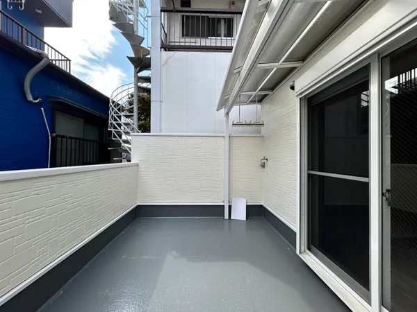 【バルコニー】2階へのバルコニーへは、約6.0帖（南側）のお部屋からの出入りが可能になっています。