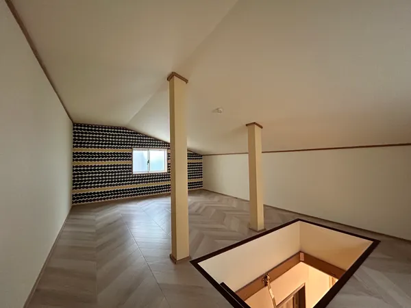 【屋根裏収納】