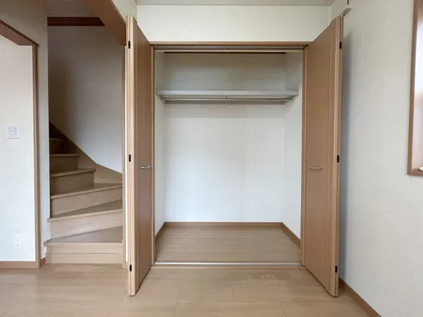 【リビング収納】リビングにある収納スペースです。