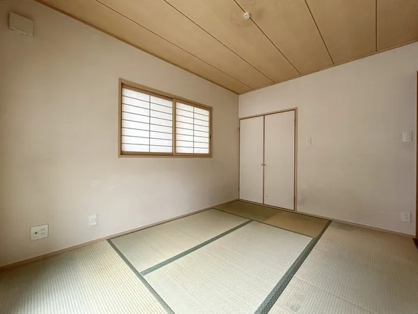 【和室（約6.0帖）】1階にある約6.0帖の和室です。和室のお部屋は汎用性が高く、子供部屋や寝室、客間等様々な利用方法があります。