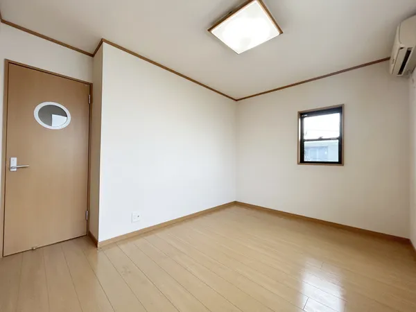 【洋室（約6.2帖）】※写真中の家具・家電は売買価格に含まれません。