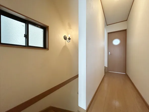 【廊下（3階）】3階の廊下です。※写真中の家具・家電は売買価格に含まれません。