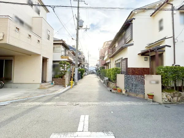 こちらが前面道路でございます。