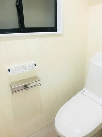 1階トイレは快適に使用できる温水洗浄便座仕様のトイレです。