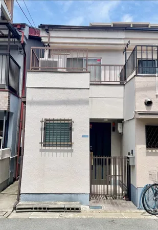 【外観】木造２階建て。4駅2沿線ご利用可能。