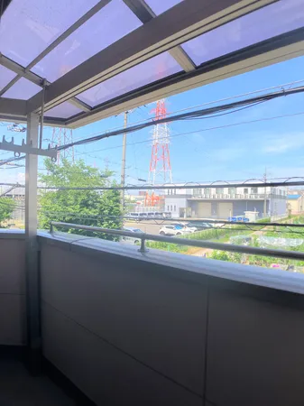 2階バルコニーは爽やかな朝日が差し込む東向きです。気持ちのよい朝を迎えることができ、1日を明るくスタートすることができそうです。
