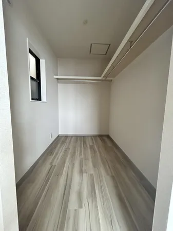 【収納】3階にある約9.0帖のお部屋にあるウォークインクローゼットです。