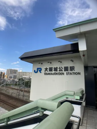 徒歩10分。