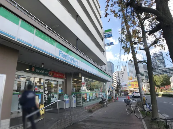 徒歩5分。