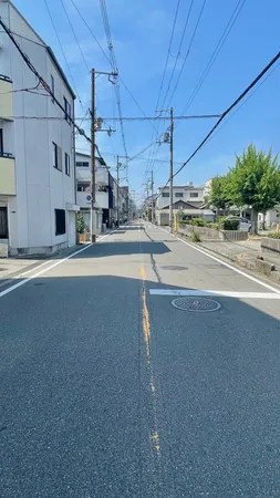 【前面道路】東側接道は幅員７．２メートル１項１道路でございます。