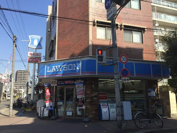 徒歩3分。
