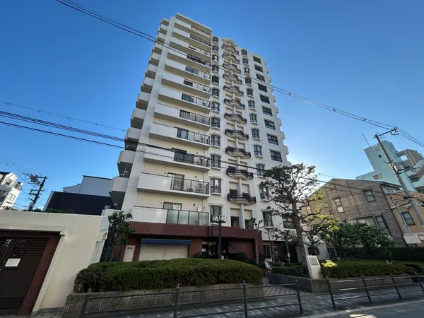 【外観】1985年3月築。13階建て。