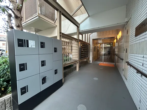 【宅配ボックス】現地には宅配ボックスがございます。