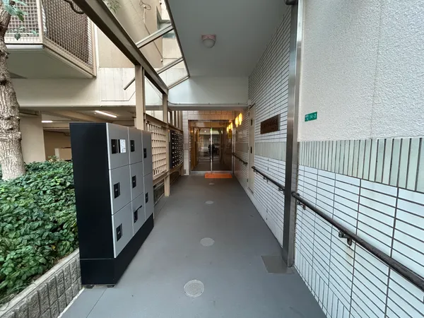 【共用部分】入り口までの通路。