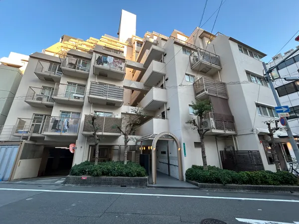 【外観】昭和59年築。2階部分。