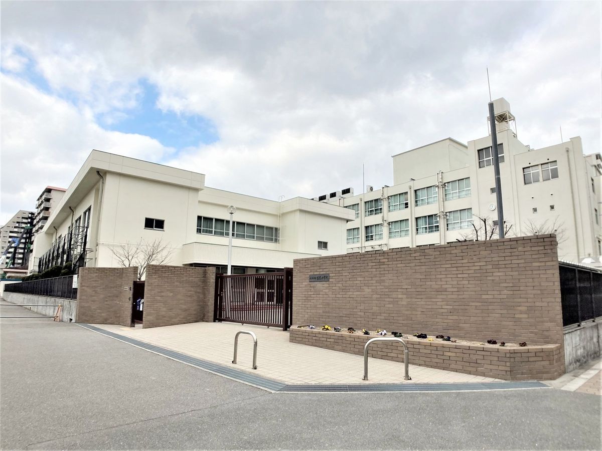 ファミール北大阪パークサイド 大阪市立宮原中学校(約1200m) 大阪市立宮原中学校(約1200m)