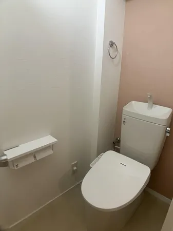 トイレはシンプルな内装のため、トイレカバーやマットなどで、お好みの雰囲気にカスタマイズしていただけます。