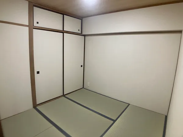 約4.5帖の和室はLDK隣接しており、小さなお子様のプレイスペースとしても活躍します。