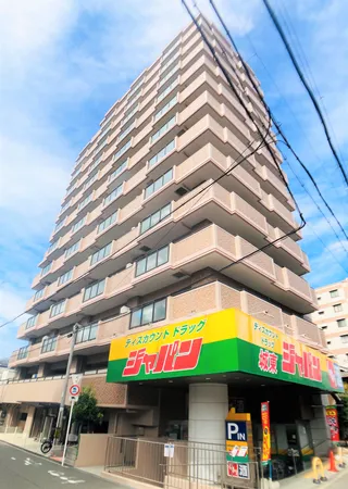 鉄骨鉄筋コンクリート・鉄筋コンクリート造陸屋根地下一階付12階建てのマンション。