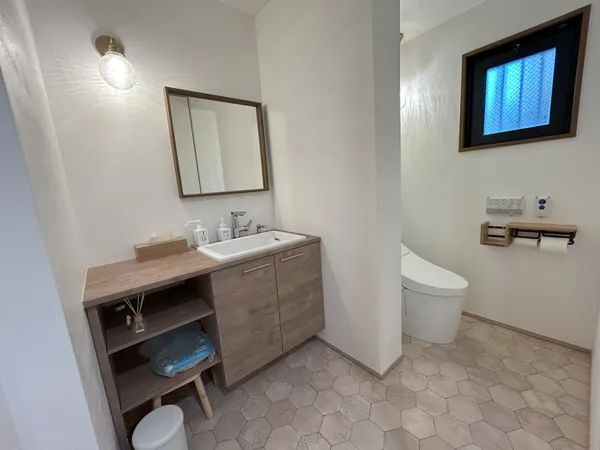 【洗面室（1F）】※写真中の家具・家電は売買価格に含まれません。